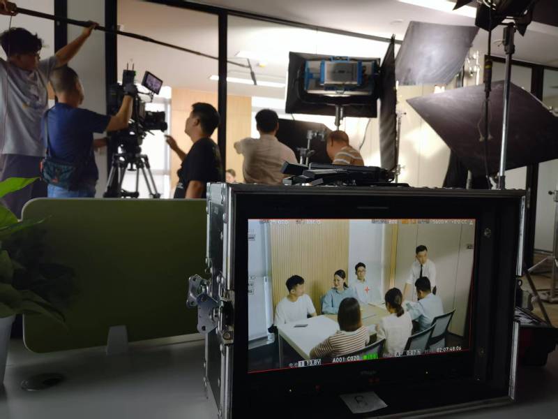 七里河区TVC拍摄公司：科技产品视觉化大师，诠释未来感与功能美学